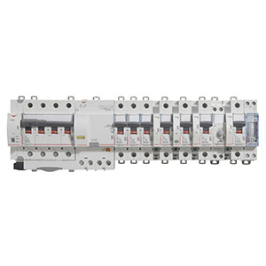 DX3: automatski osigurac 4P, 10kA, kriva "C", 32A