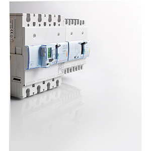 DPX3: kompakt prekidac 250A, 4P, F, FC, In=250A, Un=380/415V (Icu=70kA, Ics=100%Icu), elektronska zastitna jedinica (In=250A, Ir=0.4-1In, Isd=1.5...10In, Tr=3…15s, Tsd=0…0.5s, LCD )