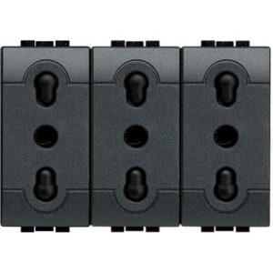 L UTICNICA 3X2P+E IT STD 16A