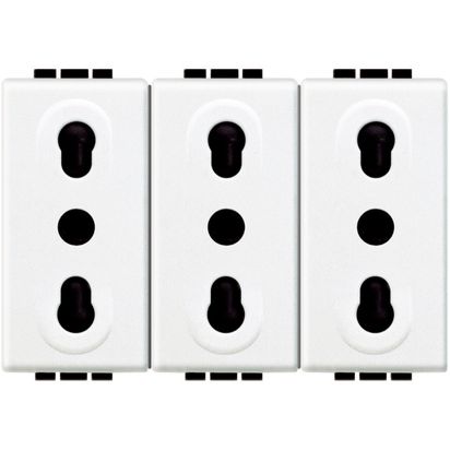 N UTICNICA 3X2P+E IT STD 16A